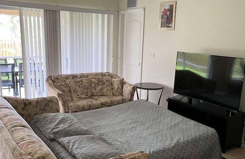 Sunshine Apartment | 4 Bedroom 761751 by Houzlet