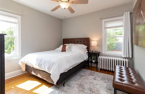 Harrison House | 2-Bedroom Duplex with Pvt Backyard in Minneapolis