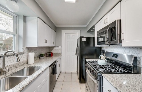 Duncanville House | Stylish Home-Perfect for Business / Leisure Travel