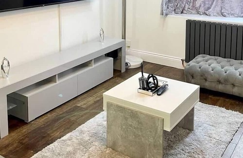 Billericay House | Beautiful 4-Bed House in Billericay