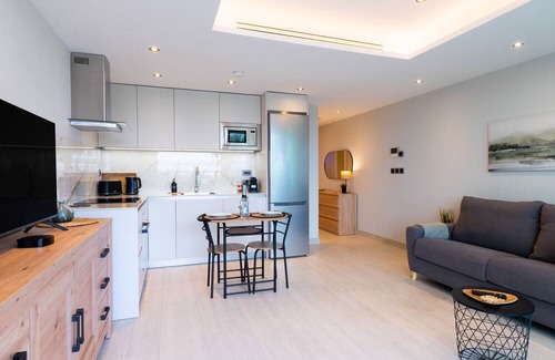 Gibraltar Apartment | MARINA BAY Gem-Hosted by Sweetstay