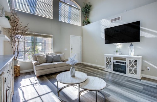 El Capitan Ranch House | Spacious Las Vegas Vacation Rental w/ Private Pool