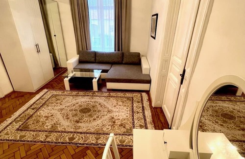 Baden Apartment | Holiday Apartment "Luxuriöses Appartment" with Mountain View & Wi-Fi