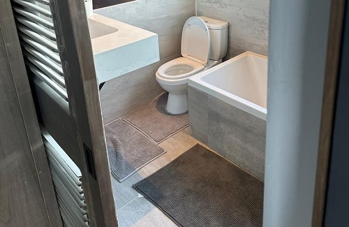 Mowbray House | Lemon House - Cozy Modern Finish and Style - Near University of Cape Town UCT