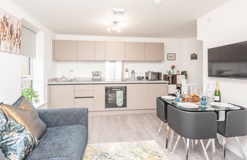 Chapeltown House | Pass the Keys | Modern Haven with Juliet Balcony