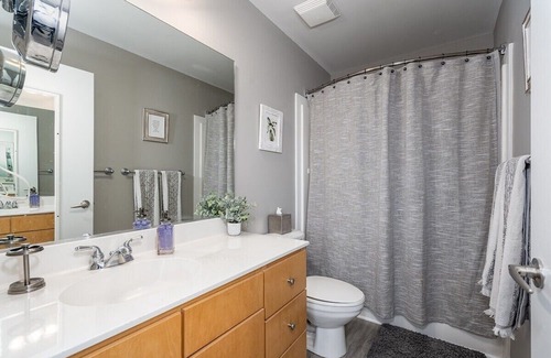 Fourth Ward Condo | Free Parking I Uptown Luxury w/ Pool & Rooftop