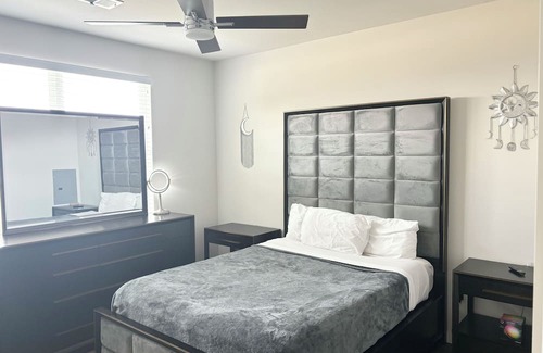 Willow Meadows/Willowbend Area Apartment | Luxury Apartment Near NRG Stadium!