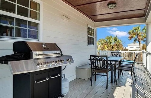 Marineland Acres House | Serene Sunrise Retreat 1 Mile to Crescent Beach