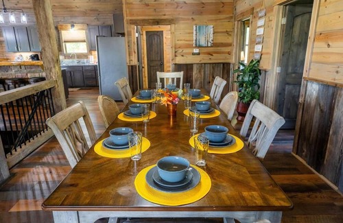 New Plymouth House | Serenity Ridge Scenic Luxury Log Estate Getaway