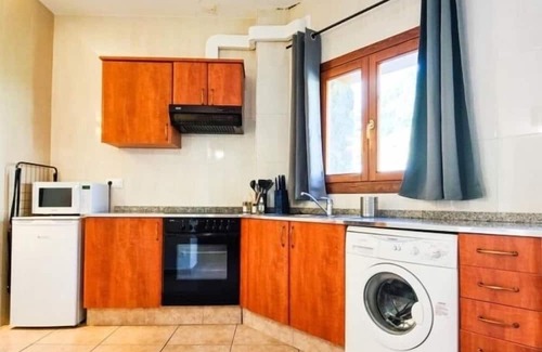 Ransol Apartment | Charming studio by the river. 2 beds+Smart TV+wifi