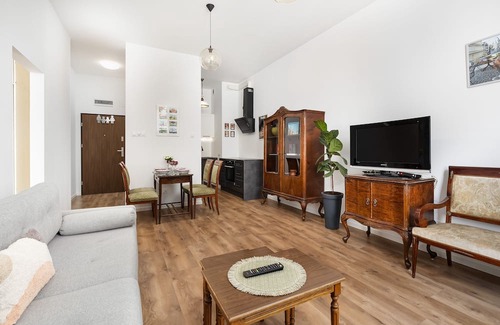 Grunwald Apartment | Apartment Central Poznań by Renters