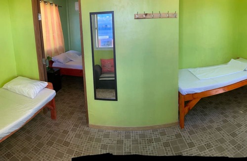 Olango Island House | Rainbow Beach Bar & Resort