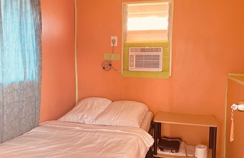 Olango Island House | Rainbow Beach Bar & Resort