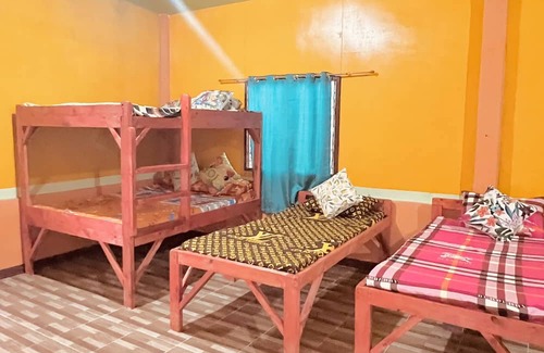 Olango Island House | Rainbow Beach Bar & Resort