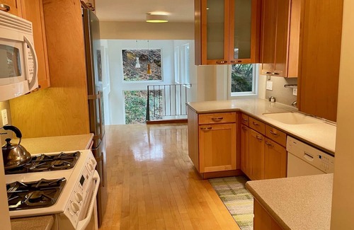 Claremont House | Beautiful, Secluded Orinda Home for rent.