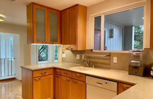 Claremont House | Beautiful, Secluded Orinda Home for rent.