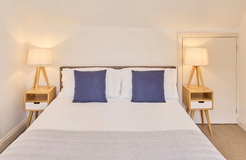 The King's Mile House | Host & Stay | Queen's Corner
