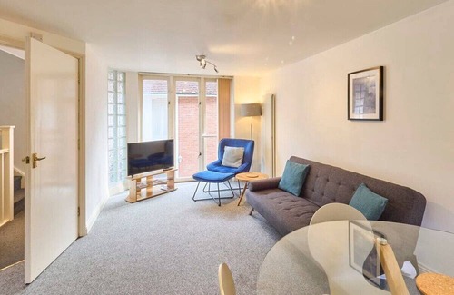 The King's Mile House | Host & Stay | Queen's Corner