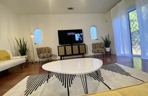 Hollywoodland Villa | Private Views of the Hollywood Sign! 3 Bedroom Spanish-Styled Villa.