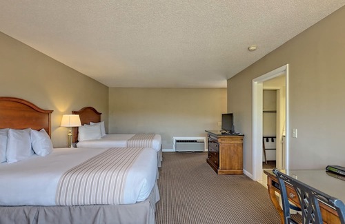 Clayton Condo | KW_303 Two Queen Unit