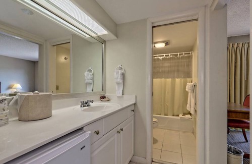Clayton Condo | KW_303 Two Queen Unit