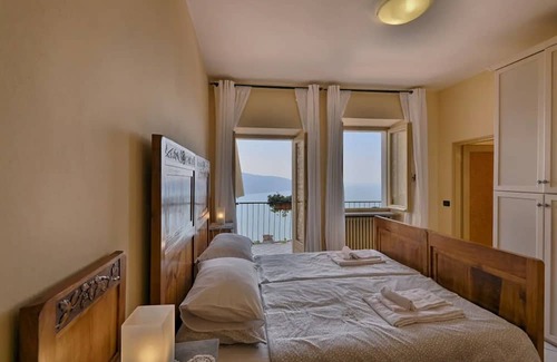 Oldesio Apartment | Apartment 'Kristi' with Lake View, Private Terrace and Wi-Fi