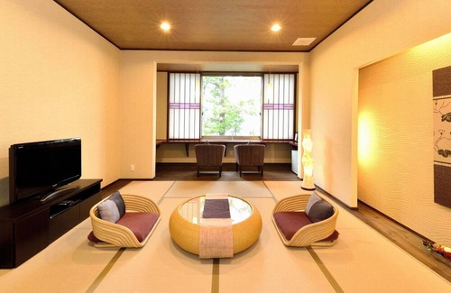 Futami House | Hamachiyokan A Japanesemodern Koigatarinoma where you can see Ise Bay / Ise Mie