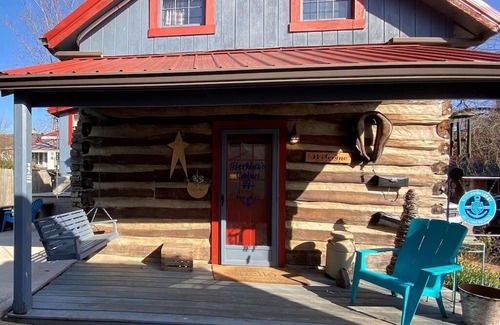 Maysville Cabin | The Cabin at 112 Main Street Augusta: Rustic River Retreat