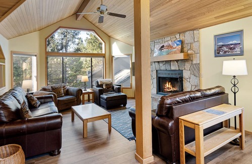 Sunriver House | Spacious Sunriver Home with Hot Tub, Golf Course Nearby!