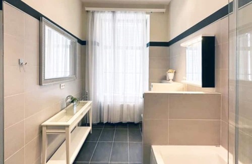 Baden Apartment | Holiday Apartment "Schickes Baden Bei Wien" with Shared Garden & Wi-Fi