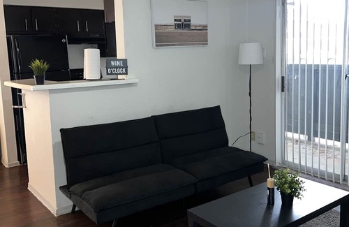 George Bush Park/Eldridge Apartment | Timeless Cozy Retreat