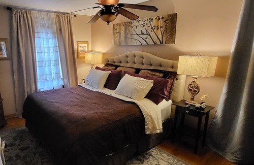 Ambridge House | Hidden Gem Estates. Beautiful, spacious, quiet home. Pet & Family friendly.