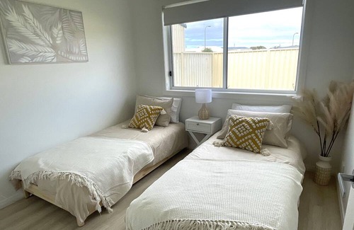 Waterhouse House | Brand new holiday home located in the Long Beach area