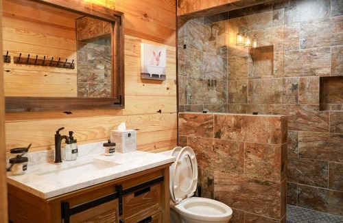 Bridgeport Cabin | CampQYB- Modern Lux Cabin, Hot Tub, FirePit, Games