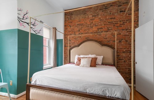 H Street Corridor Bed & Breakfast | The London Flat! - Capital Hill DC