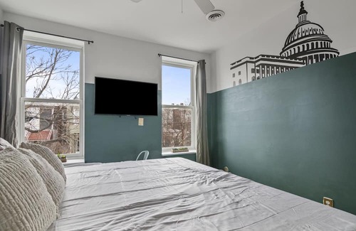 H Street Corridor Bed & Breakfast | The London Flat! - Capital Hill DC