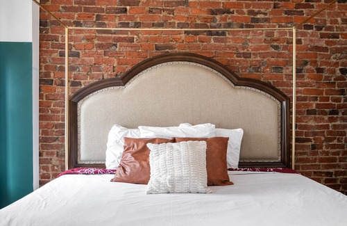 H Street Corridor Bed & Breakfast | The London Flat! - Capital Hill DC