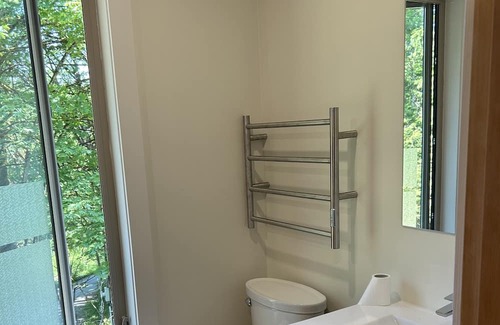 Salt Spring Island Cottage | Sweet Salt Spring single level cottage; close to Cusheon Lake