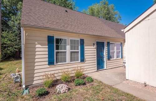 Lawrence House | Cozy Cottage 2 Minutes From University of Kansas Campus with Parking!
