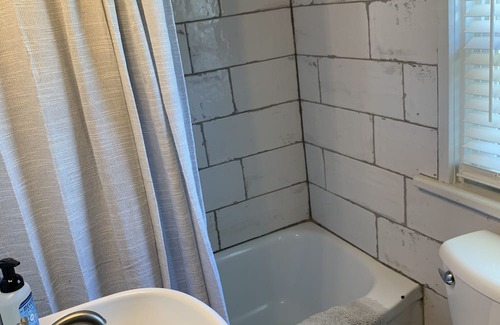 Ionia Apartment | Cozy 1 bedroom in Vintage Ionia