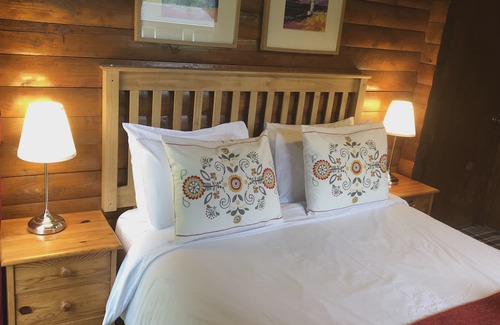 Rashfield Cabin | Lovely Luxury Log Cabin by Pucks Glen in Scotland’s 1st National Park, by Dunoon