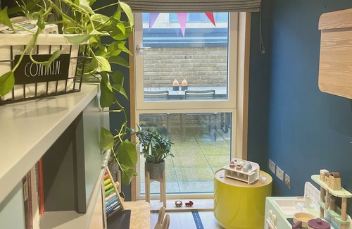 Upper Clapton Apartment | Beautiful modern 2 beds apartment with terrace.