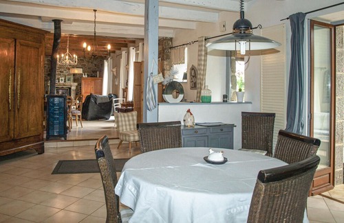 Begard House | Awesome Home In Trézélan-Bégard
