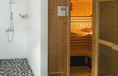 Holzminden House | Detached vacation home - luxury & nature with a view (sauna, fireplace, lounge couch)