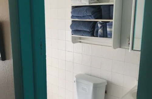 Contant Farms Apartment | Cozy, quiet, and safe Studio Apartment - 5 minute walk to Cruz Bay!