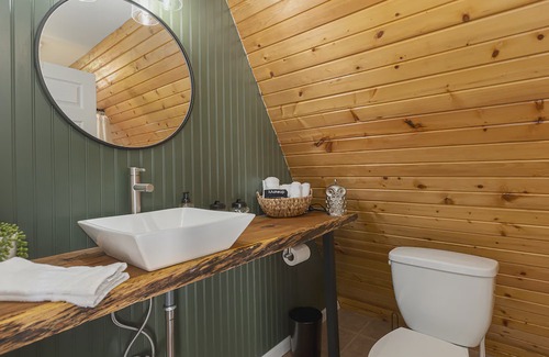 Makanda Cabin | Yoga, Work and Couple's Retreats- 3 A-Frame Cabins