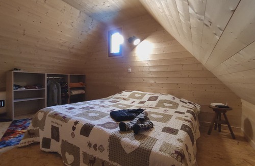 Queige Ski Chalet | Small brand new wooden chalet on 2 levels with terrace