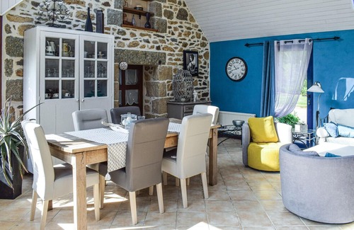 Begard House | Awesome Home In Trézélan-Bégard