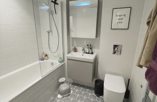 Upper Clapton Apartment | Beautiful modern 2 beds apartment with terrace.