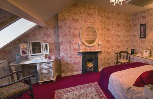 Killarney House | Ivy Cottage Steps from Killarney National Park